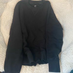 Black crew neck sweatshirt